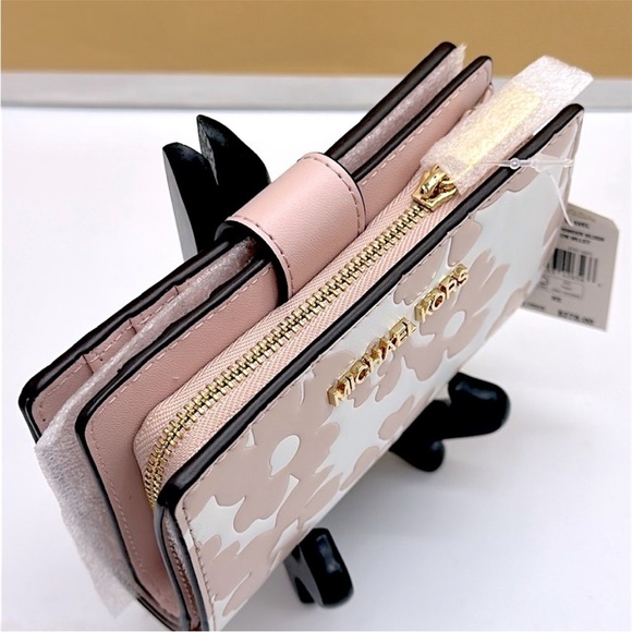 Michael Kors Pink and White Floral Wallet - Picture 7 of 16